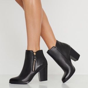 ALDO Black Ankle Boots - Size